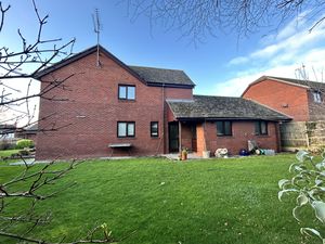 Photo 30- click for photo gallery